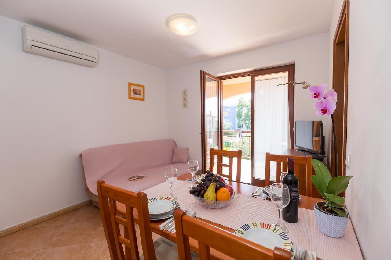 Apartments With A Swimming Pool Novigrad - 7078 Esterno foto