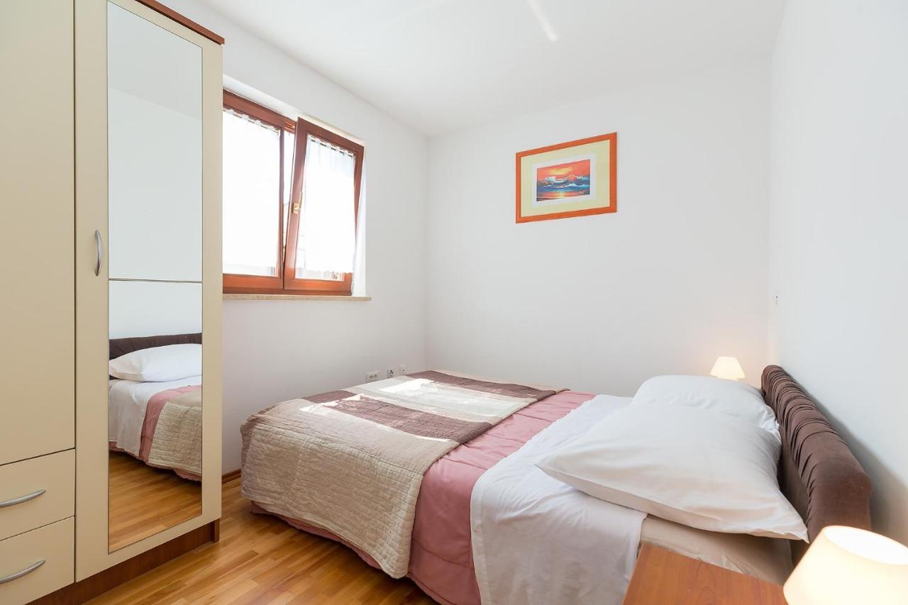 Apartments With A Swimming Pool Novigrad - 7078 Esterno foto