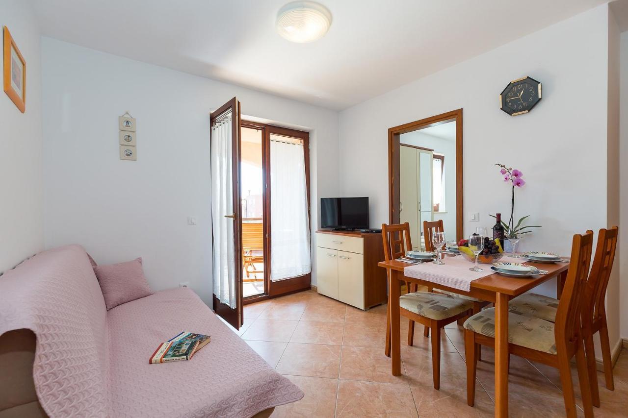 Apartments With A Swimming Pool Novigrad - 7078 Esterno foto